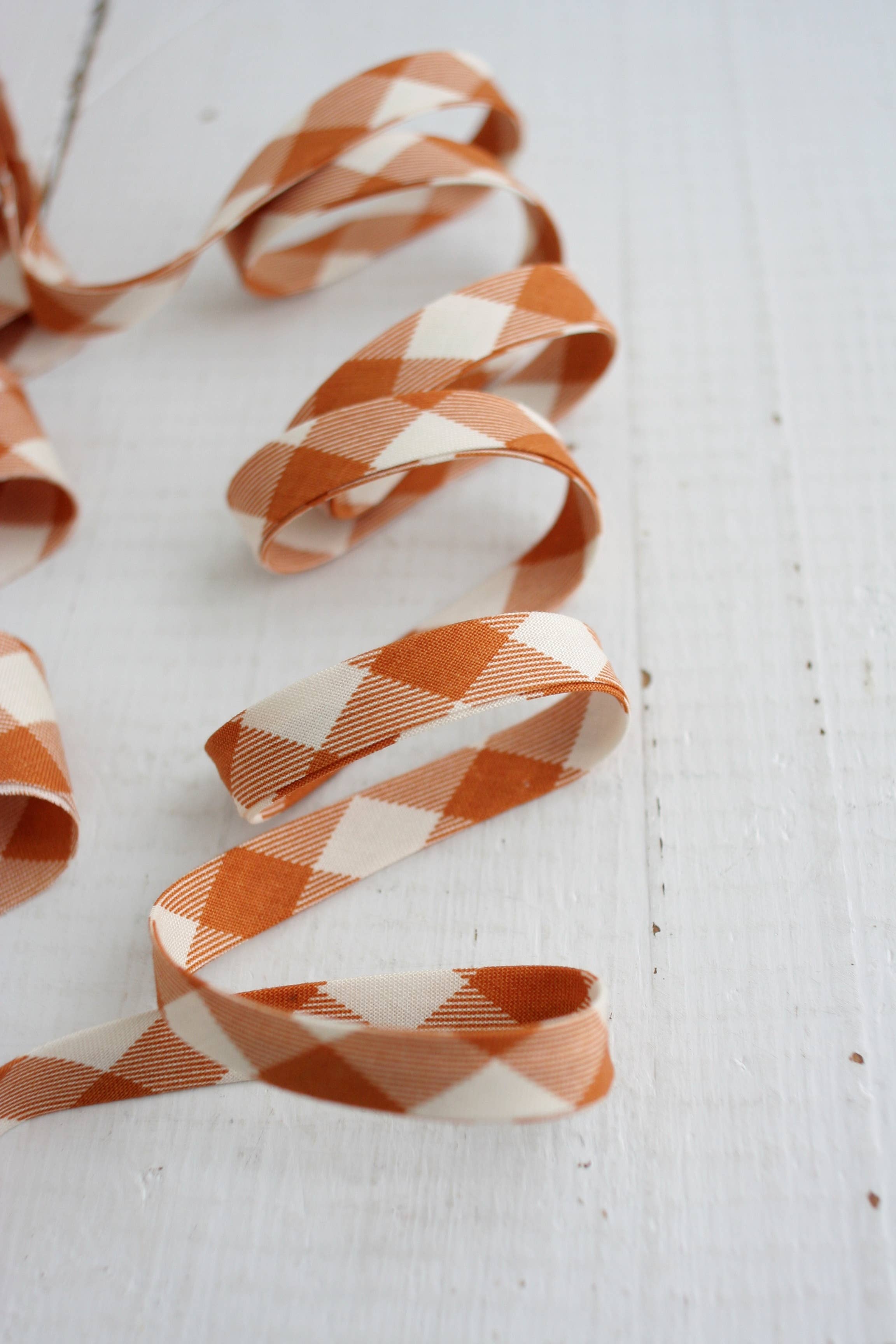 Bessie Pearl Binding Co – wholesale Craft supplies – 1/2" Double Fold Bias Binding -  Pecan Gingham 100% Cotton1