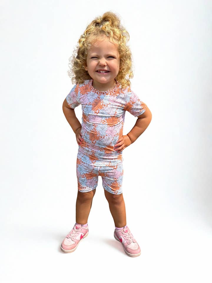 Conjunto de dos piezas de bambú y lirio leopardo de manga corta y pantalón corto para venta al por mayor de Brinley Jo’s Bamboo