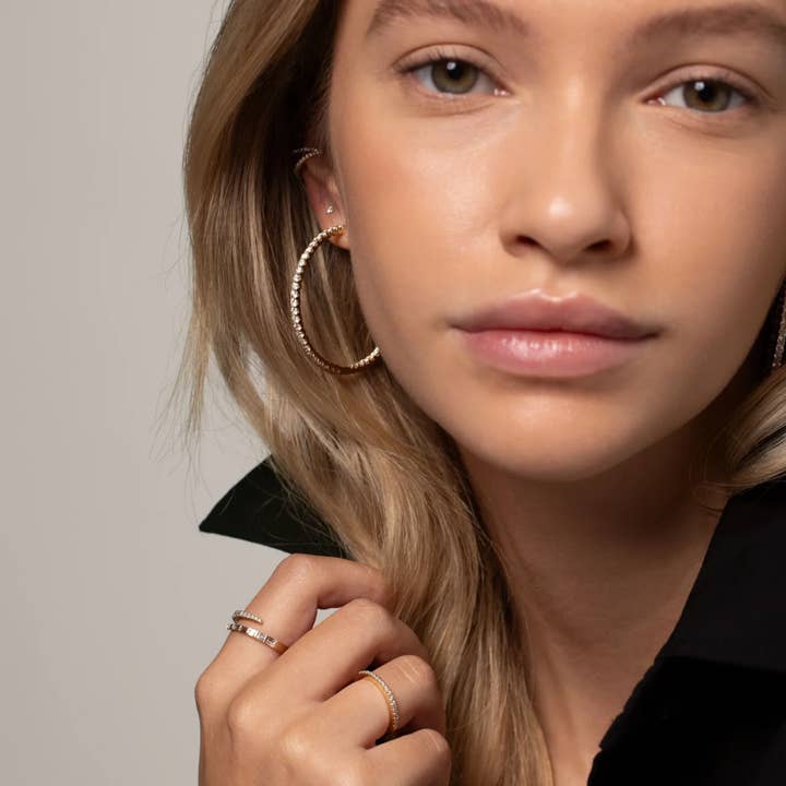 Orecchini a Cerchio Classici Inside Out per la vendita all'ingrosso da parte di Karia Diamonds