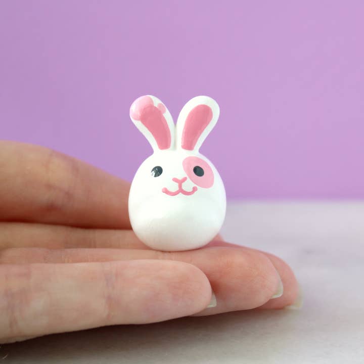 Bunny Figurine for wholesale by Mariposa Miniatures