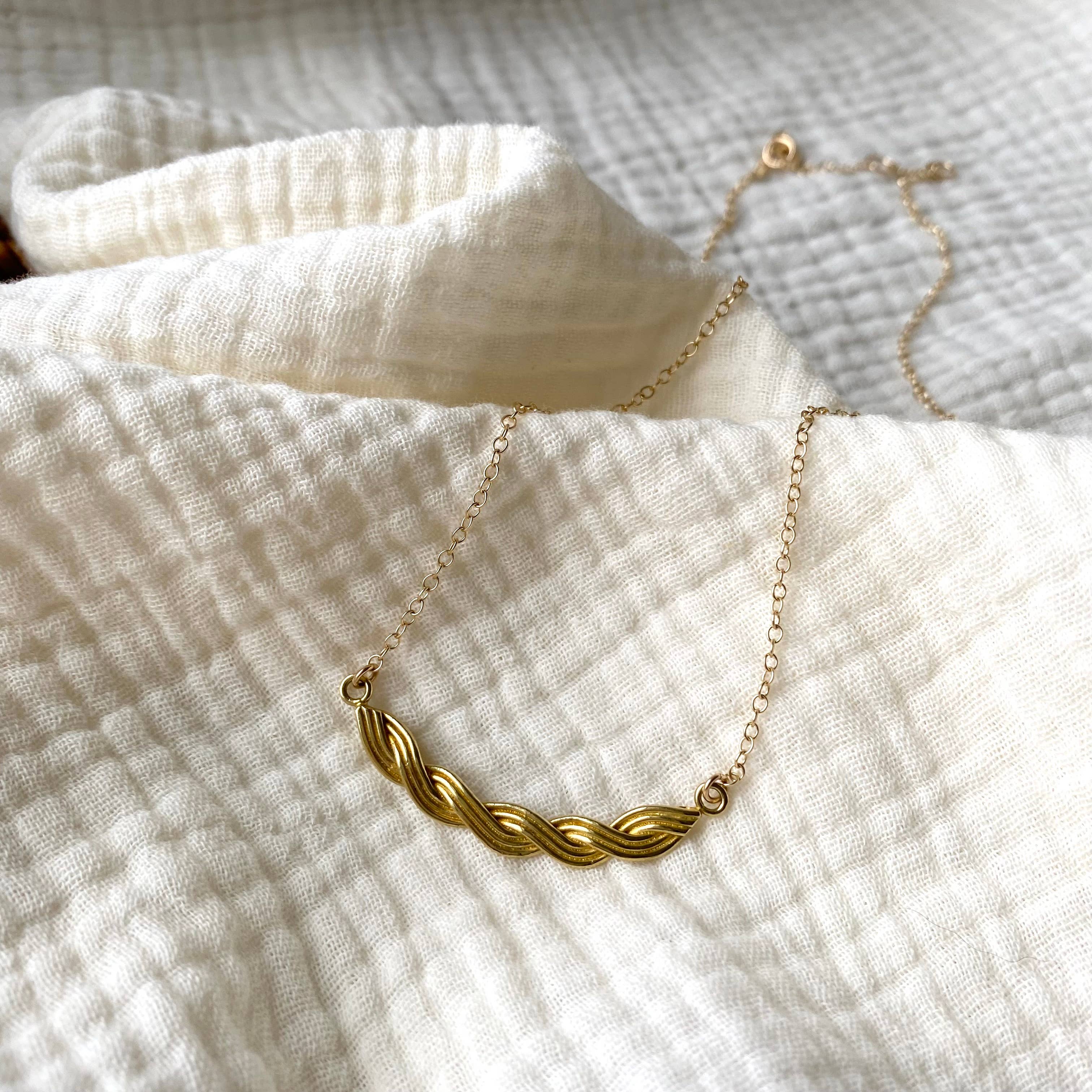 Goldeluxe Jewelry - Wholesale Pendant/Charm Necklace - Meadow Necklace2