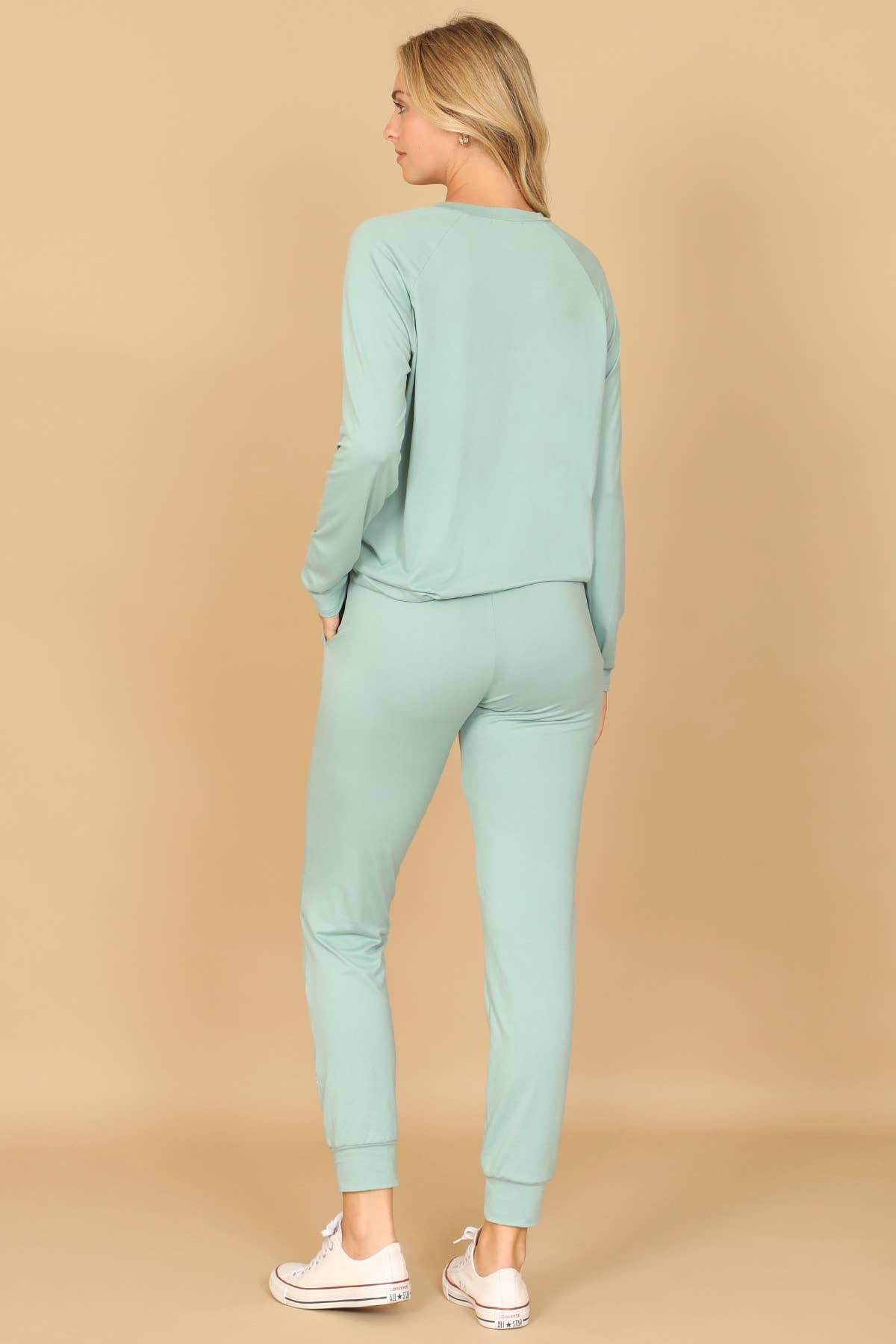 You & Me - Vendita all'ingrosso Pantaloni sportivi/da jogging loungewear - Donna - Set maglia a maniche lunghe e joggers taglie forti YMP40001XV con cintura da annodare.34