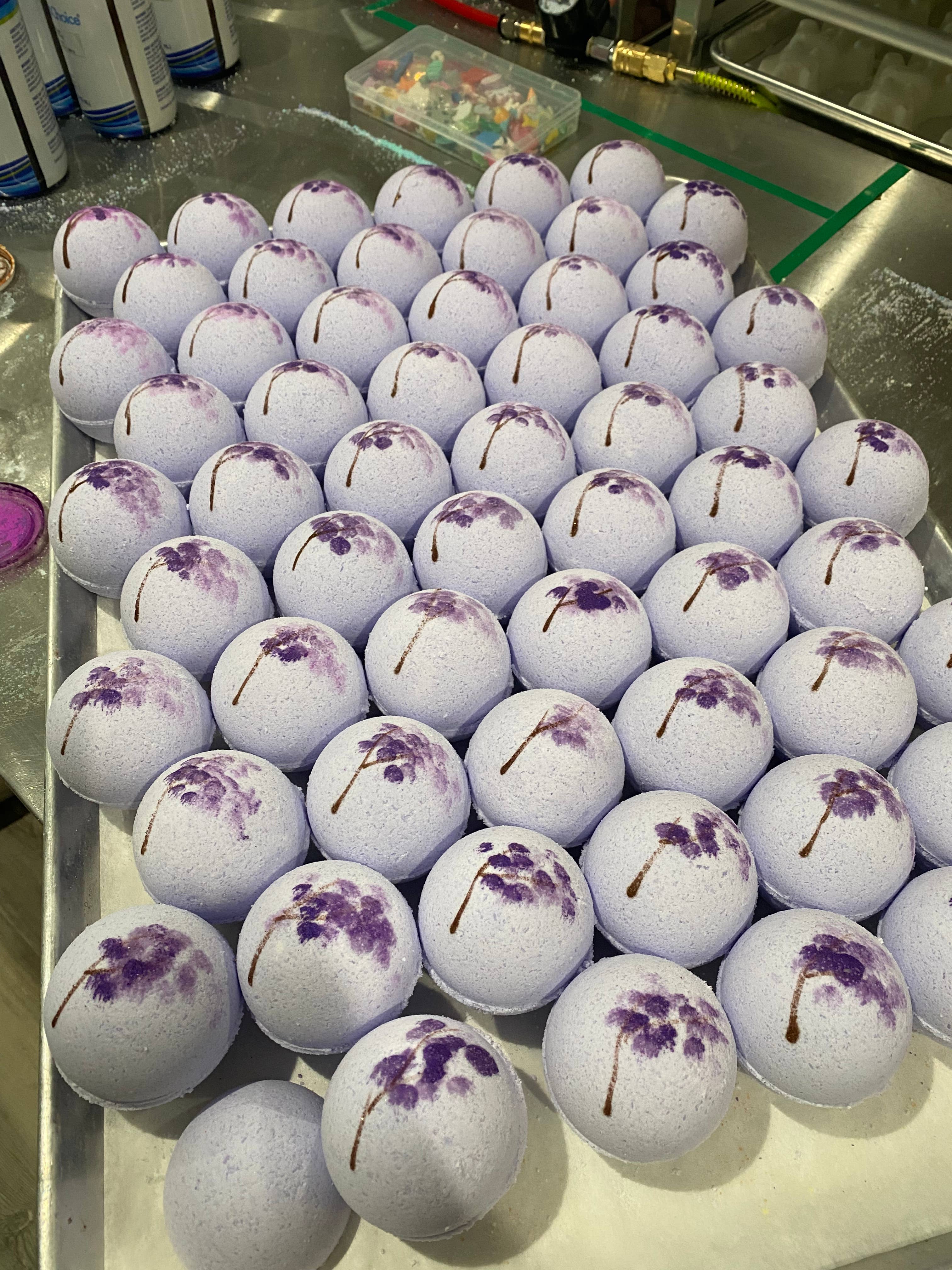 Yours Truly Bath Co - Wholesale Bruisbal/schuim - Bloeiende lila badbom1