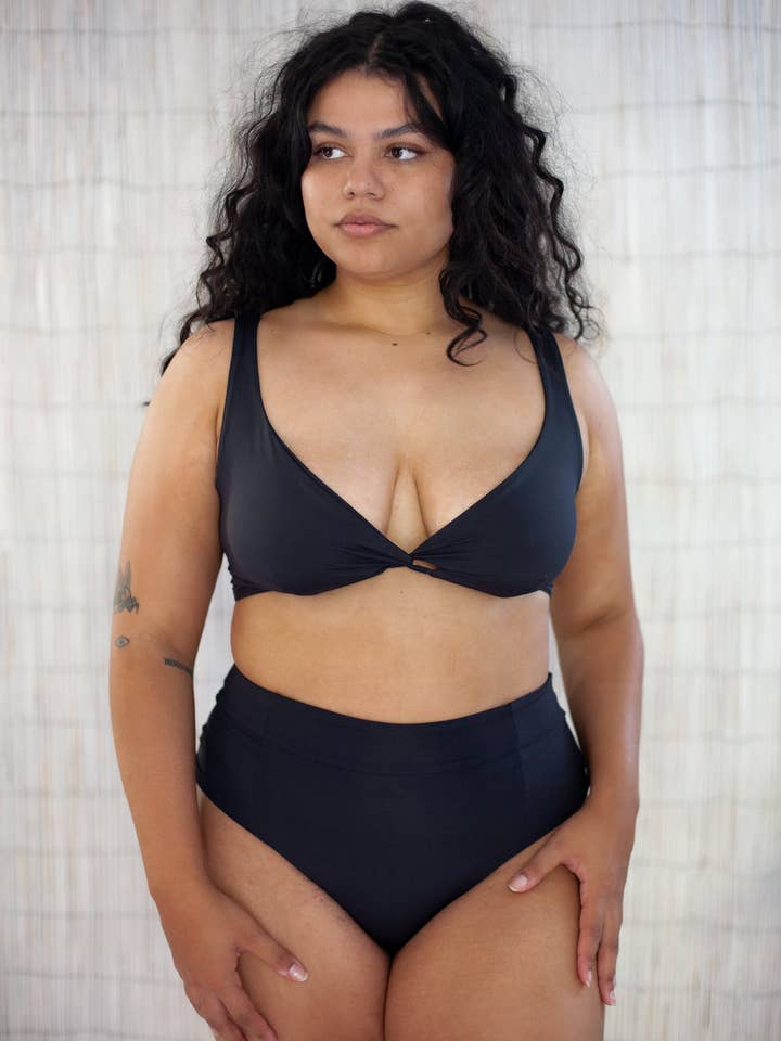 Huka Top| Tutto nero per la vendita all'ingrosso da parte di Pelican House