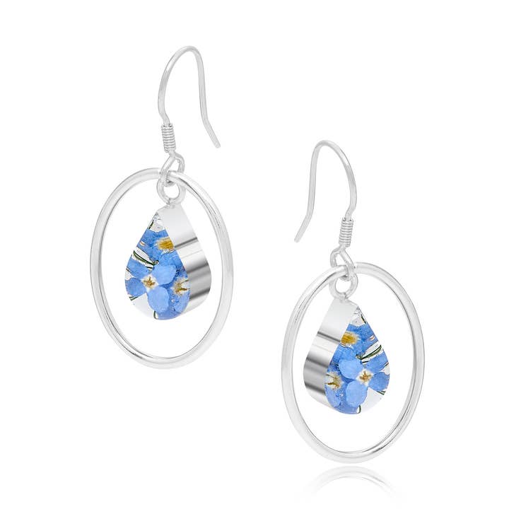 Boucles d'oreilles en argent - Myosotis - Avec entourage ovale en argent. pour la vente par Shrieking Violet