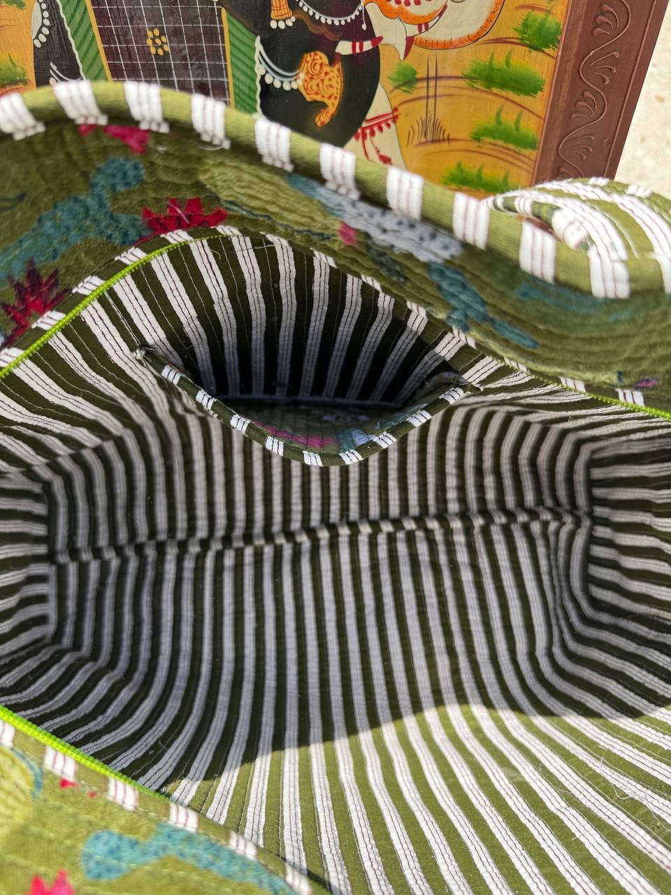 GYPSY STUDIO - Vendita all'ingrosso Tracolla - Donna - Borsa trapuntata in velluto con stampa floreale colorata4