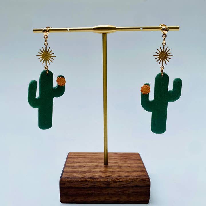 Boucles d'oreilles pendantes cactus pour la vente par Day Made Designs