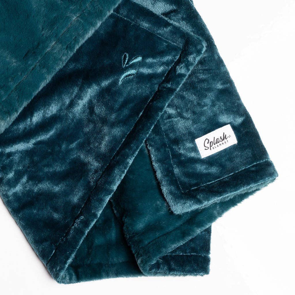 Yoni Pleasure Palace - Wholesale Throw blanket - Furlush Waterproof Squirt  Blanket™ - Emerald Green2