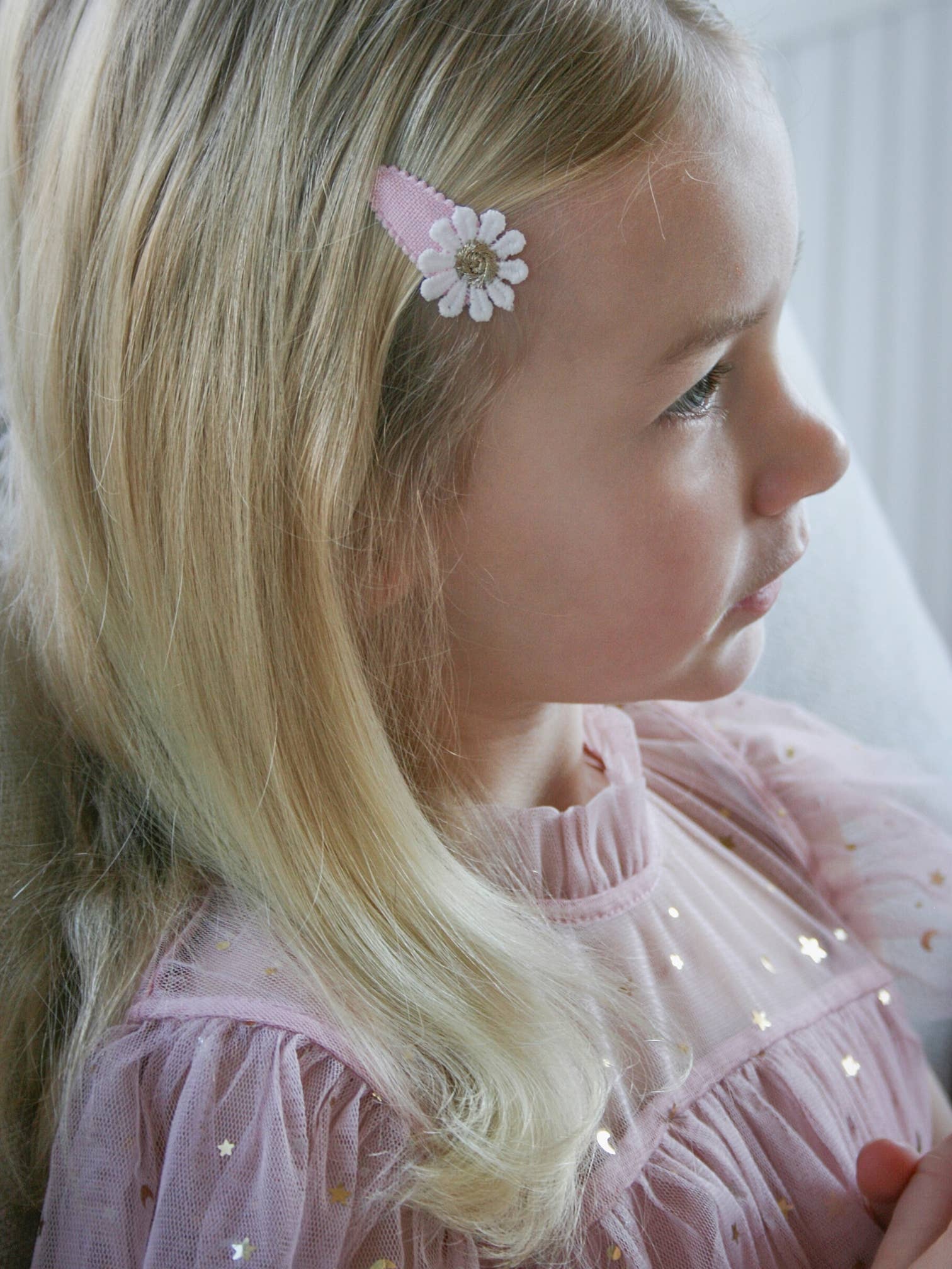 Liv & Loke – Großhandel Haarclip – Kinder – Haarspangen Elsa Hellrosa/Goldene Blume, 2er-Pack1