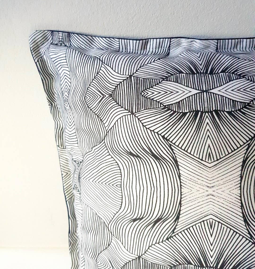 Ilke Usluca Design - Wholesale Throw Pillow Cover - Illusion Cushion Cover1