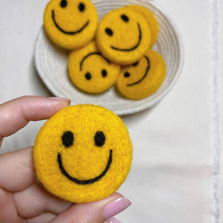 Lost Vly - Wholesale Car Freshener - Women's - Felt Smiley Face Reusable Oil Diffuser