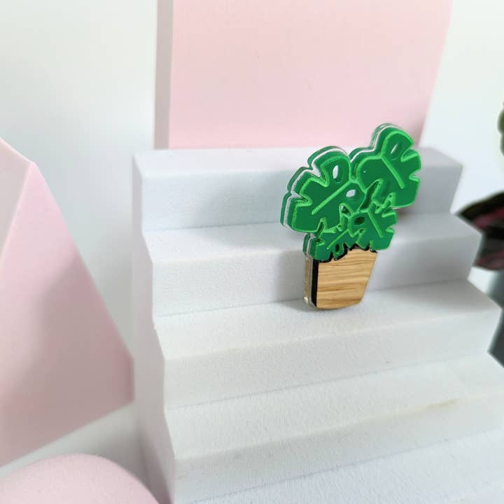 Chikai Shop - Wholesale Brooch - Monstera brooch on acrylic and oak wood1