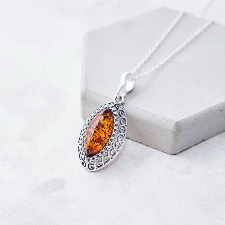 Pendentif classique en ambre de la Baltique, collier en ambre, argent pour la vente par Marcin Waryszak