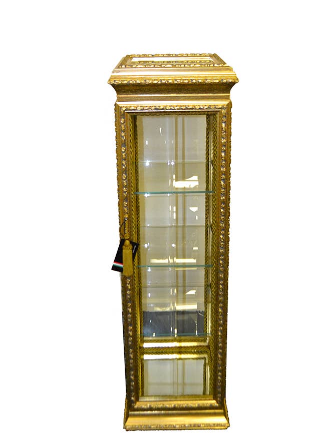 Armoire en or 12 x 12 x 49 pour la vente par Three Star IM/EX Inc.