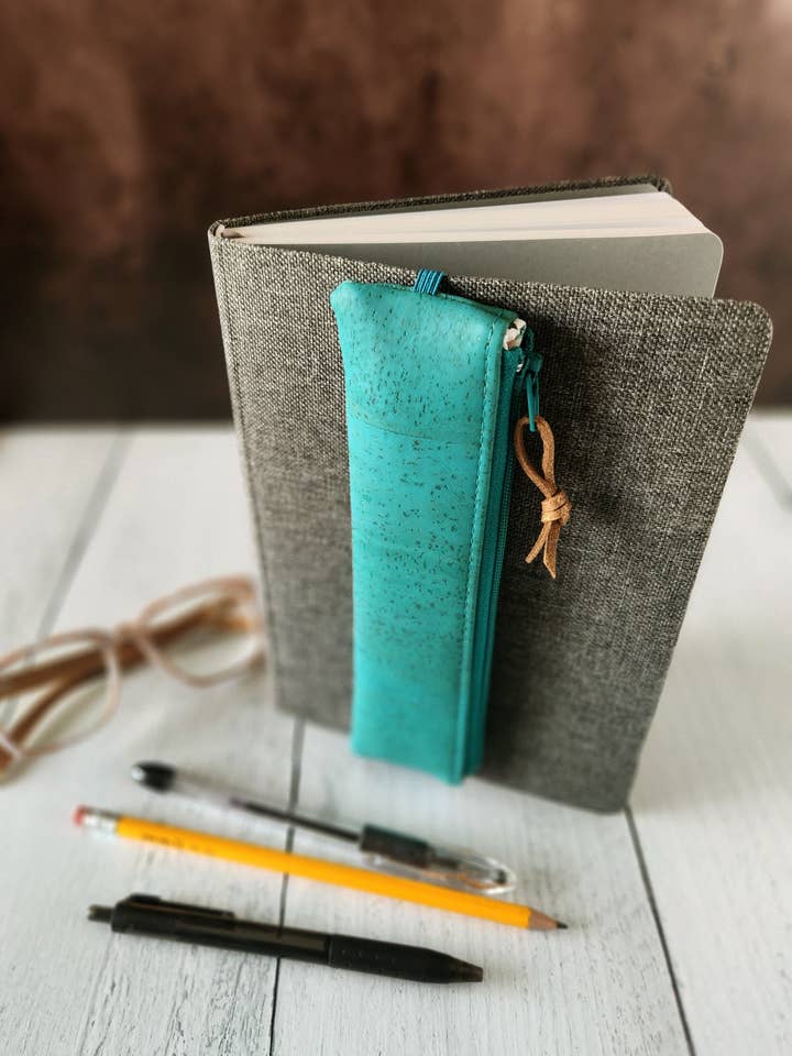 Journal Pencil Case — schlankes Federmäppchen mit elastischem Band für den Großhandel von Bamboo Hill