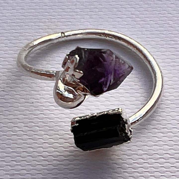 Bague en améthyste uruguayenne et tourmaline noire pour la vente par La Amatista