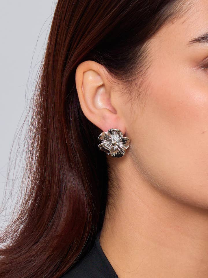 124AQ56 stainless steel flower earrings for wholesale by BYREN | ÉLINE L'ATELIER