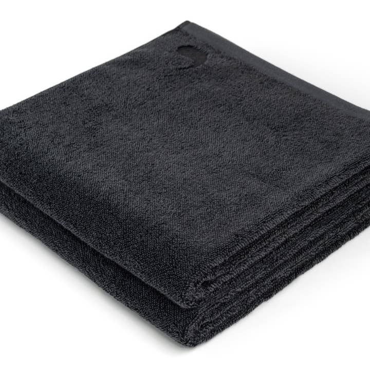 Drap de bain gris Pinnawala (lot de deux) pour la vente par Four Leaves