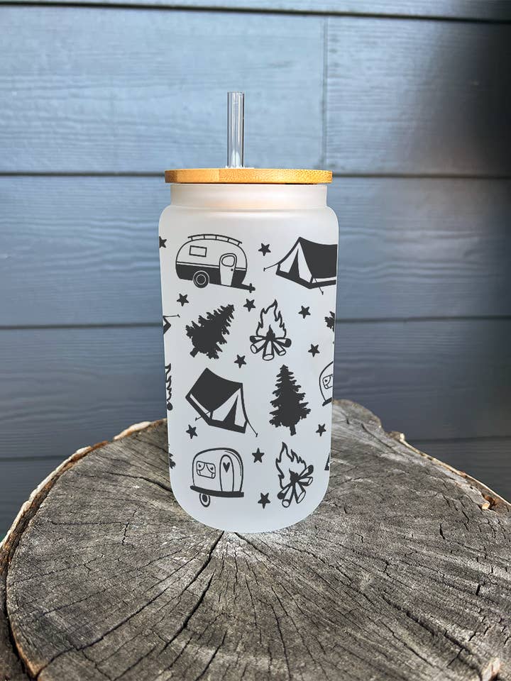 Verre à café glacé givré de 16 oz avec couvercle et paille pour la vente par Lester Lou’s Designs