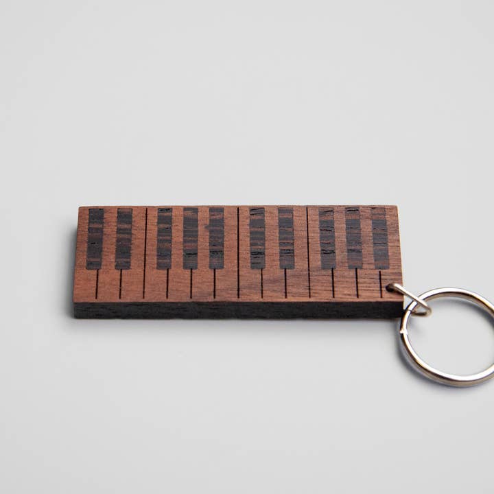 Berben Design – Großhandel Schlüsselanhänger – Unisex – Klavier Keychain Walnuss