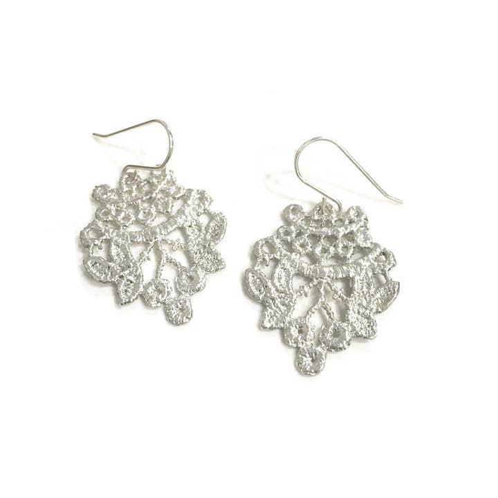 Boucles d'oreilles crochet Chantilly pour la vente par SarahAnaDesigns