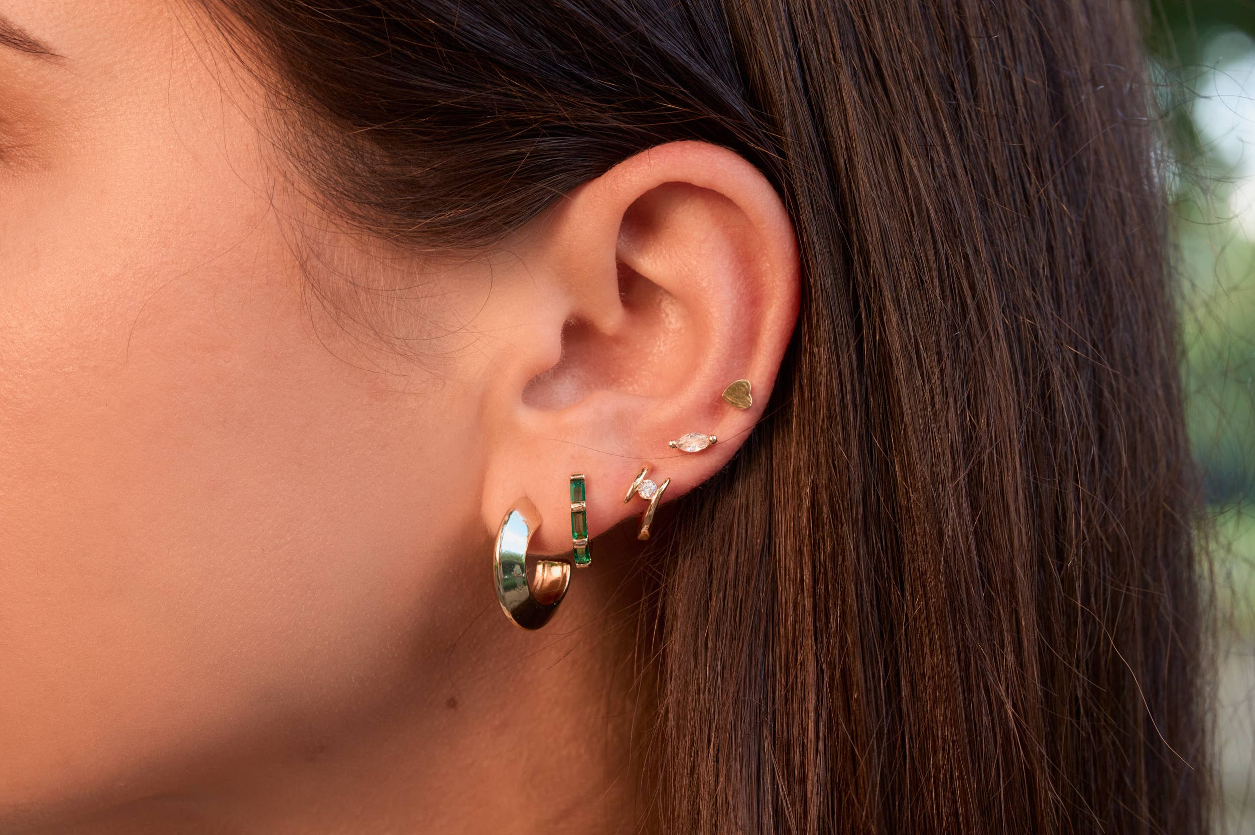 Nikki Smith Designs - Venta al por mayor Pendientes de botón/aretes de poste - Pendientes de Corazón de Oro con Parte Trasera Plana1