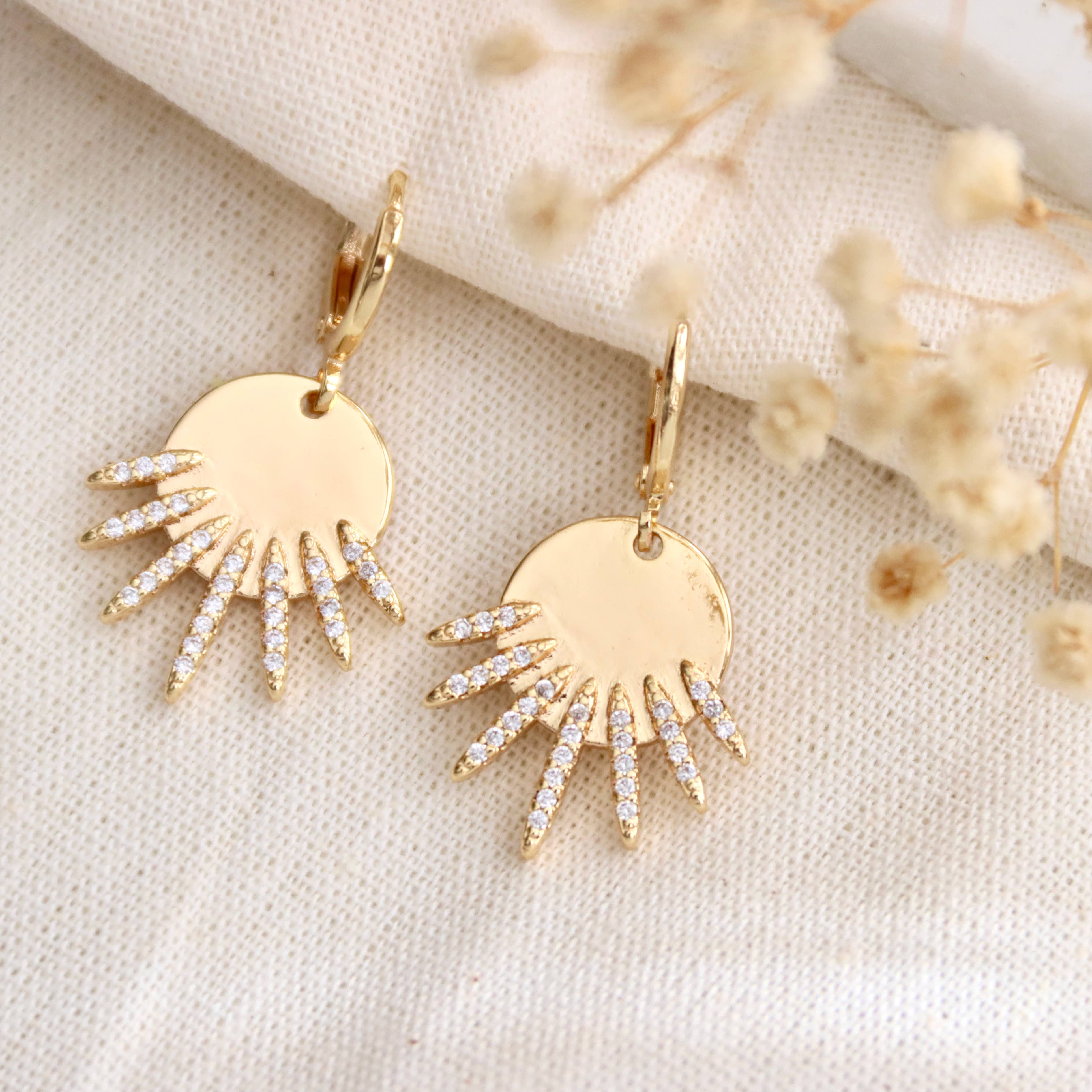 Mesa Blue – brincos huggies por atacado – Brincos de argola CZ Pave Starburst Huggie0