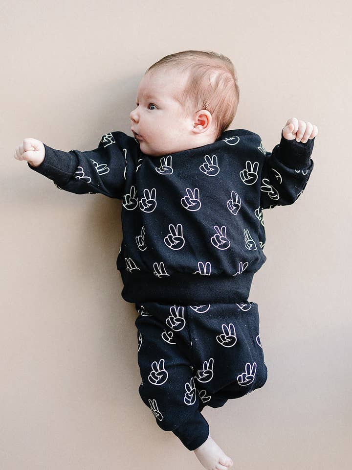 Lucky Panda Kids - Venta al por mayor Conjuntos de ropa cómoda - Niños - Conjunto Jogger | Good Vibes1