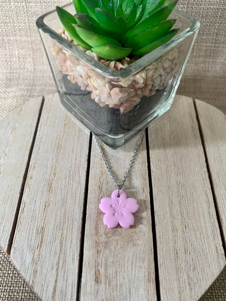 Cherry Blossom halskæde, håndlavet fra polymer ler for engroshandel hos Pandora’s Clay Box