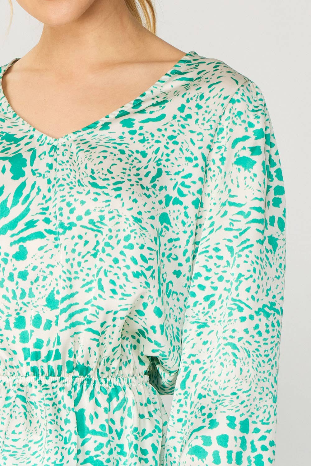 FSL Apparel – wholesale Blouse – Women’s – ST3755 - ANIMAL PRINT SATIN V NECK PEPLUM TOP6