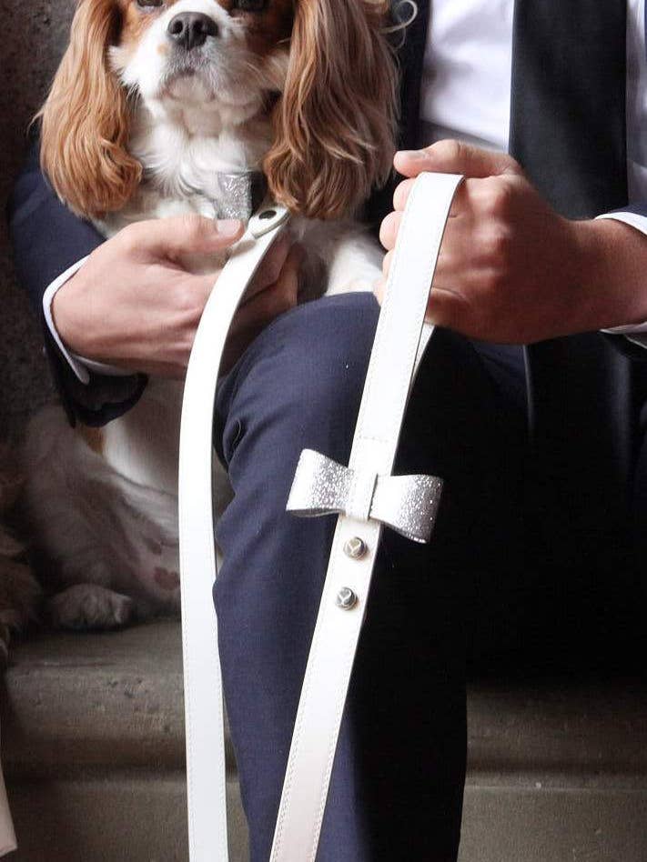 Laisse de mariage en cuir blanc Ben Handmade pour chien de compagnie pour la vente par Shaya Pets