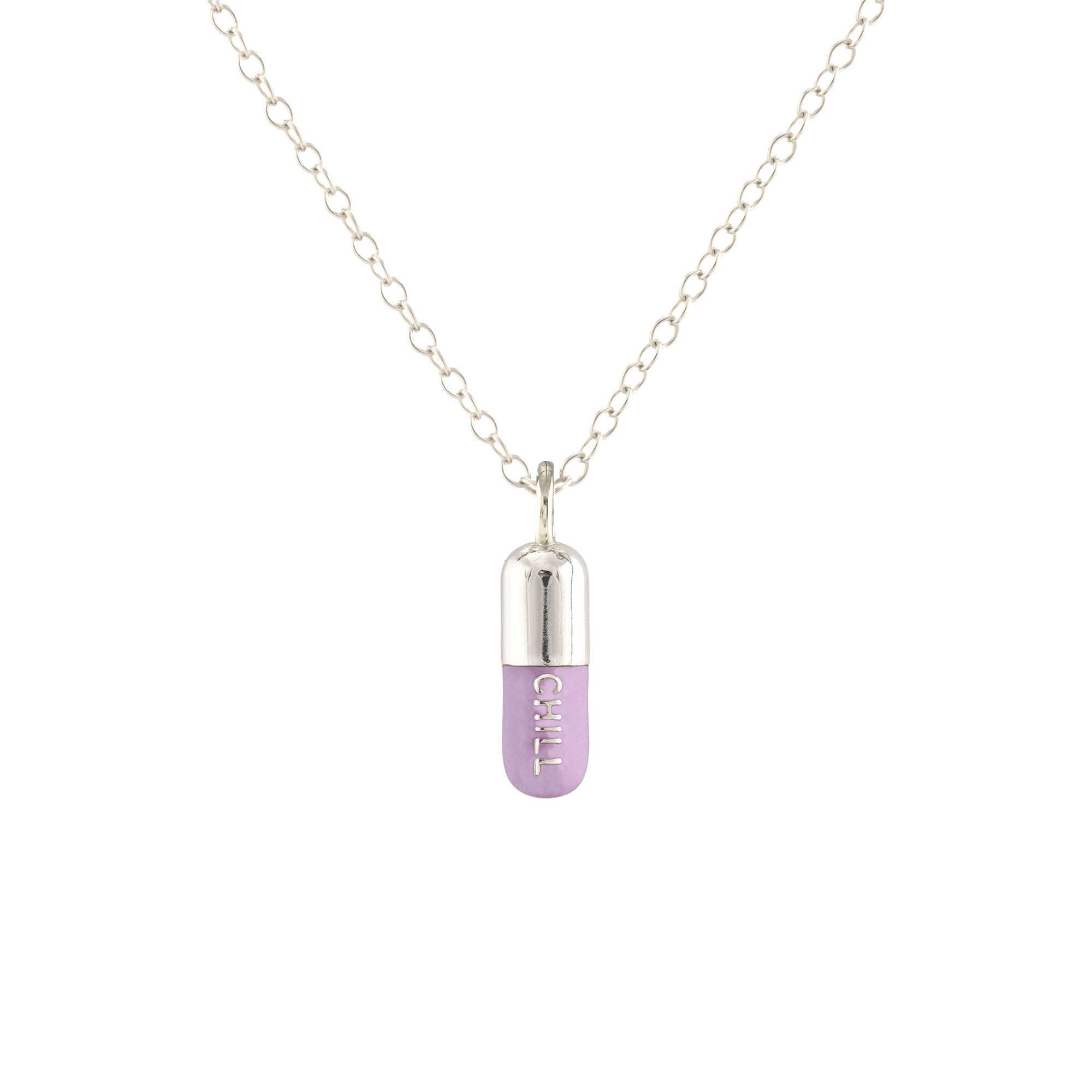 Kris Nations - Vente Colliers à pendentif - Collier Chill Pill en émail avec charme en vermeil 18 carats, argent sterling, chaîne en or rempli ou argent sterling, longueur réglable 16-18 pouces (40,6-45,7 cm), sans nickel, expédié de Californie25
