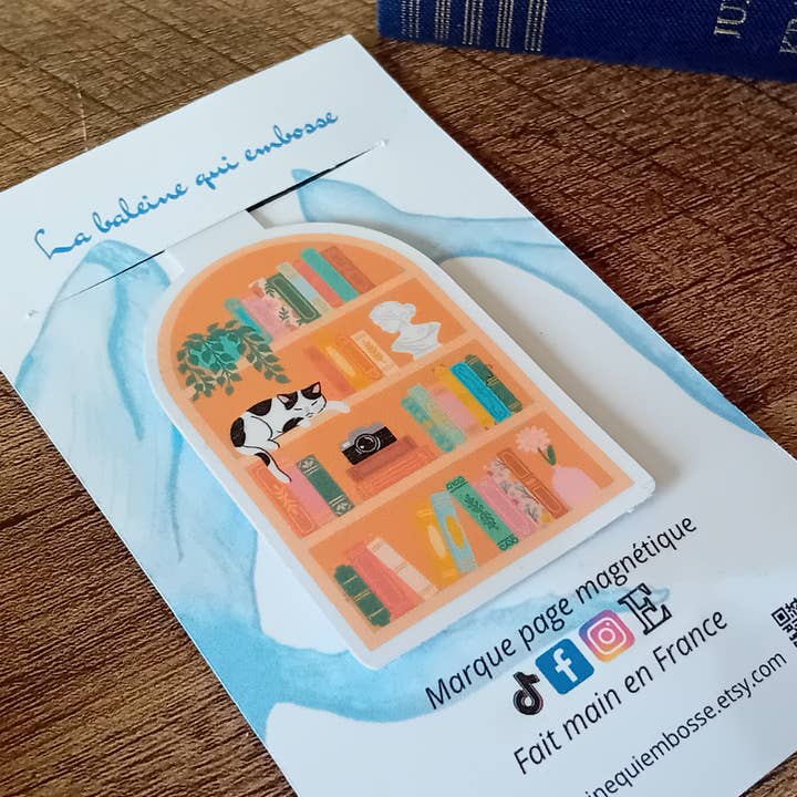 La baleine qui embosse - Wholesale Bookmark - Magnetic Bookmark - Library and Cat2