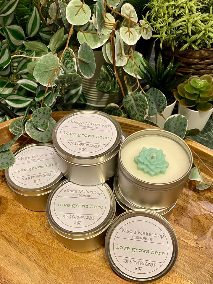 8 oz. Bougie Love Grows Here pour la vente par Meg’s Makeshop