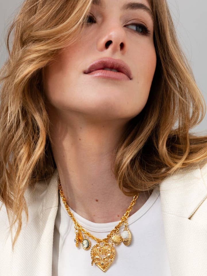 Collar vintage de amuletos hecho a mano para el Día de la Madre para venta al por mayor de Caramel Vintage Jewellery