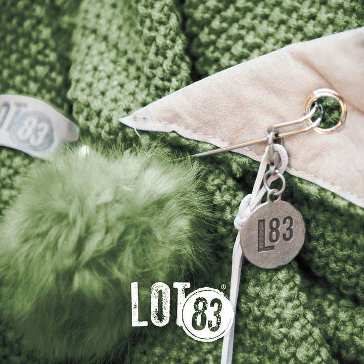 LOT83 - Vente Écharpe – femme - Écharpe triangulaire tricotée Jo couleur vert armée1