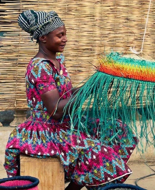 Jungle Direct – Großhandel Korb – Runder Korb aus handgeflochtenem Elefantengras mit Ledergriffen19