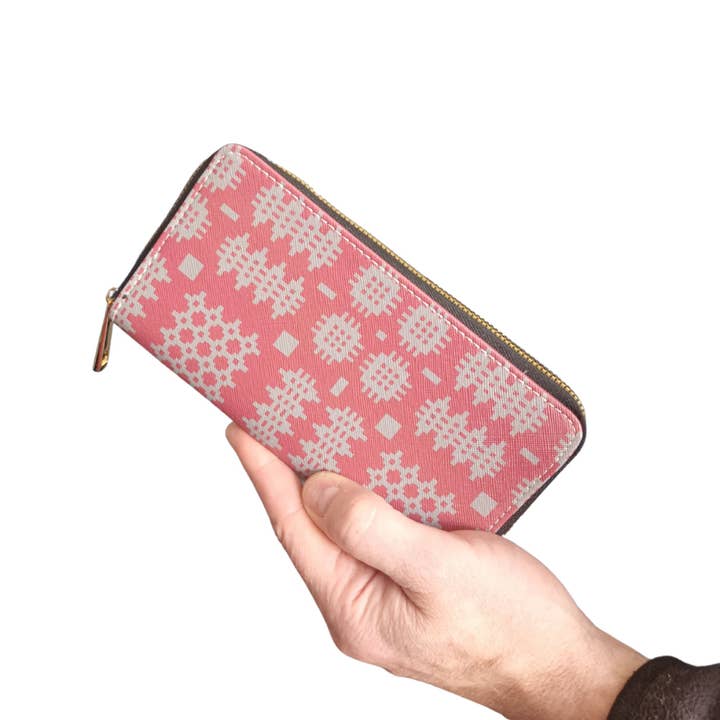 Mørk murstensrød walisisk gobelindesign PU kunstlæder pung for engroshandel hos Moose & Co