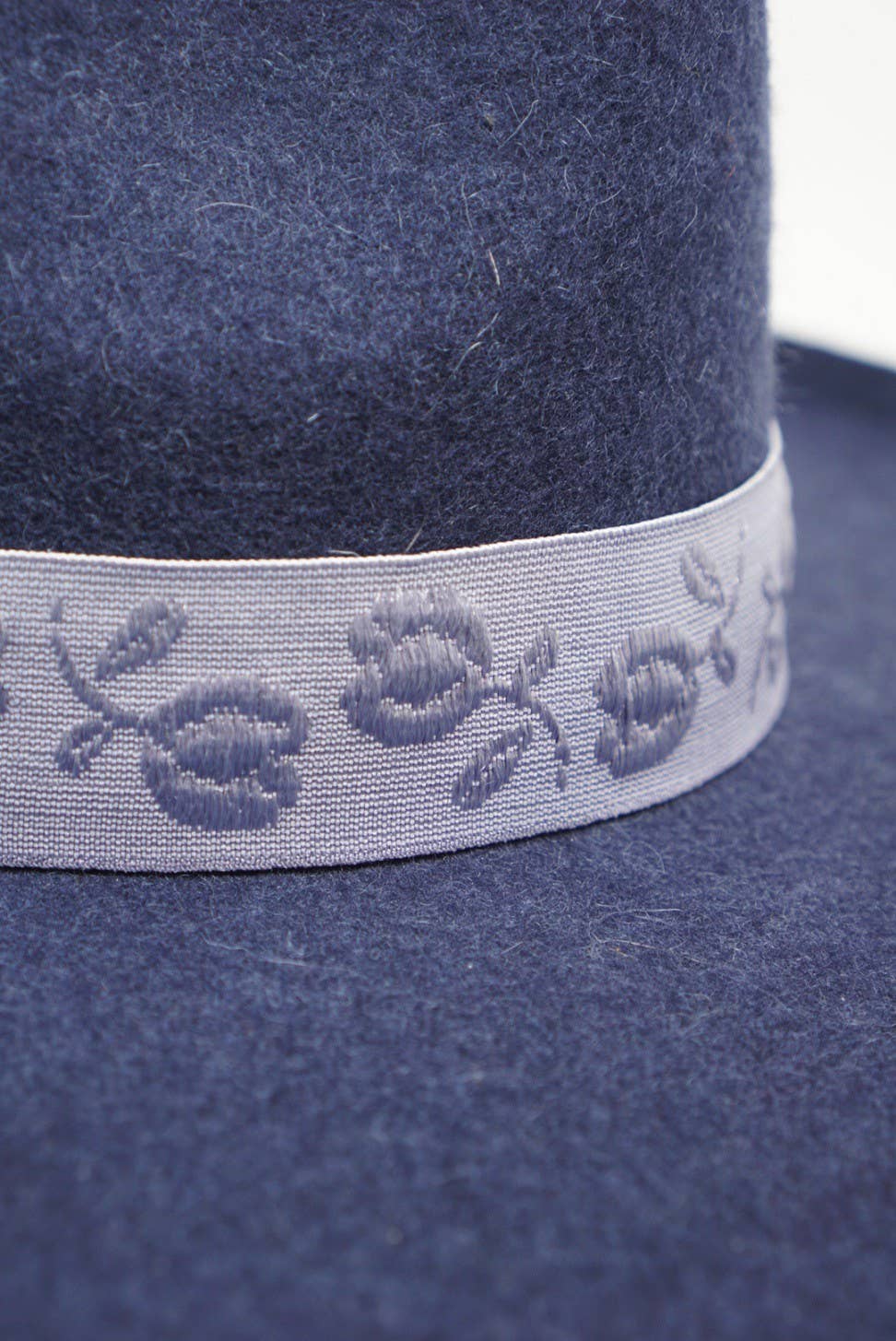 Olive & Pique - Venta al por mayor Sombrero fedora - Mujer - Sombrero ranchero con ala de fieltro 100% lana con bandas, azul brezo3