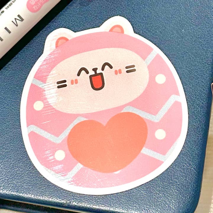 Lila Knubbig Påskägg Klistermärke för wholesale av Chubbythelittlecat