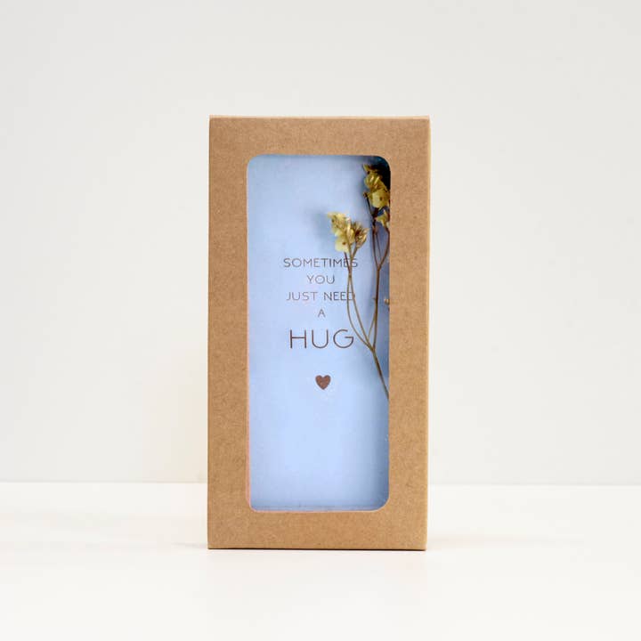 Æske med tørrede blomster 'Nogle gange har man bare brug for et kram' for engroshandel hos My Paperstation