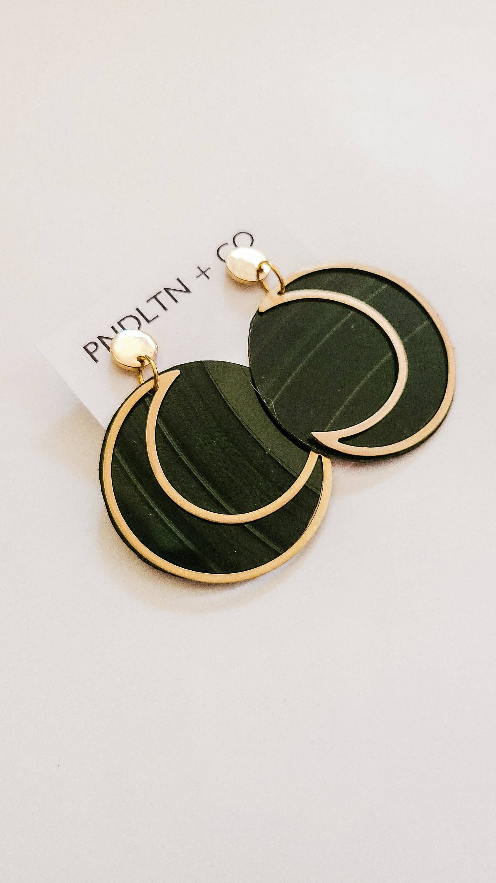 PNDLTN + CO – Großhandel Ohrhänger – Crescent Moon recycelte Vinyl-Schallplatten4