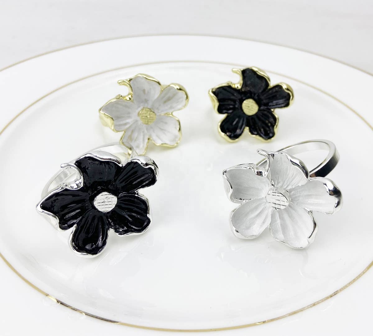 Fennco Styles - Vendita all'ingrosso Anelli portatovagliolo - Portatovaglioli in metallo smaltato a forma di fiore4