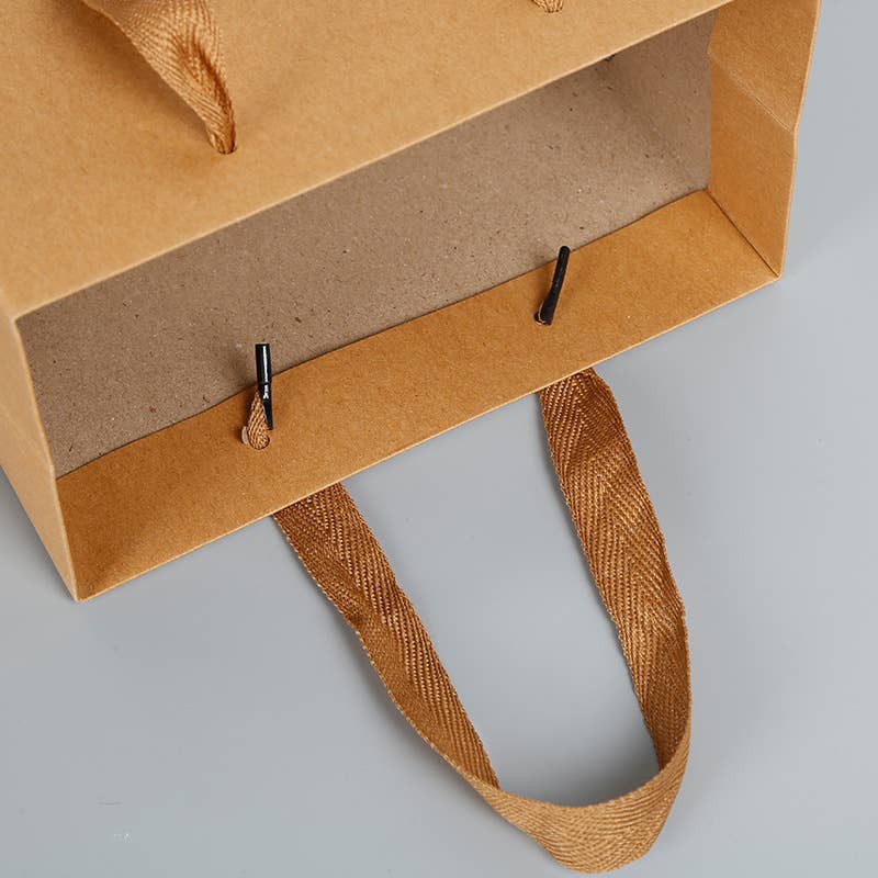 ByHome - Vendita all'ingrosso Buste regalo - Borsa regalo quadrata in carta marrone Kraft con manico in cotone e carta velina1