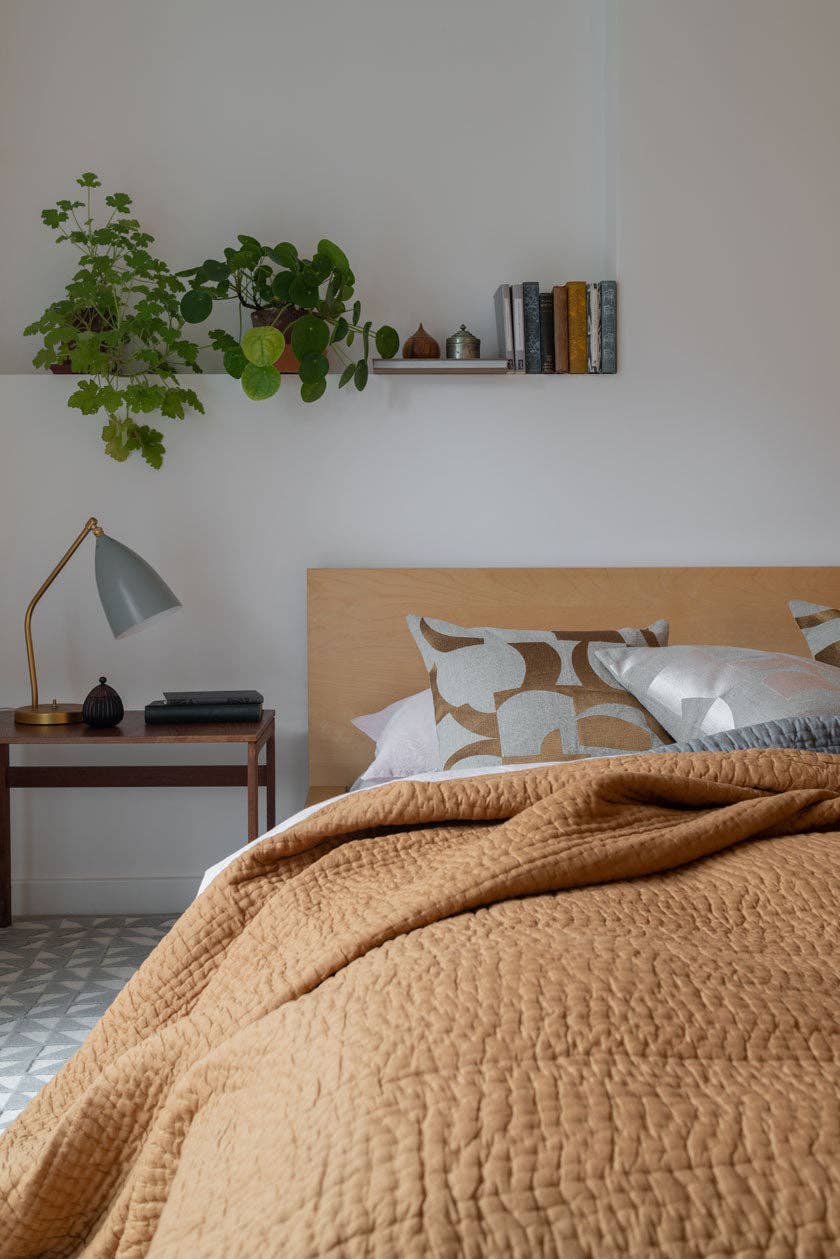 Niki Jones – wholesale Quilt – Voile Kantha Bedspread5