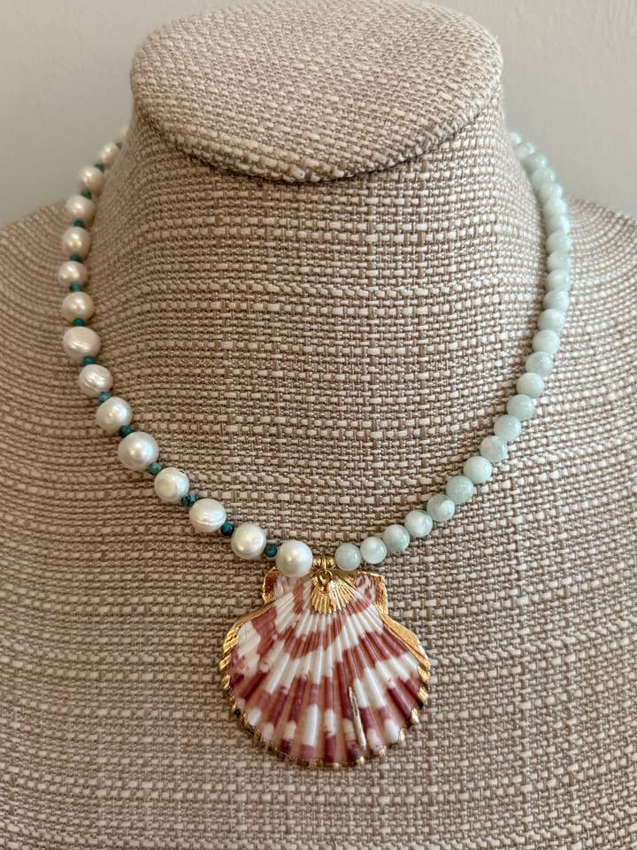 Collana Ponza con Pendente a Conchiglia per la vendita all'ingrosso da parte di Southern Marc Designs