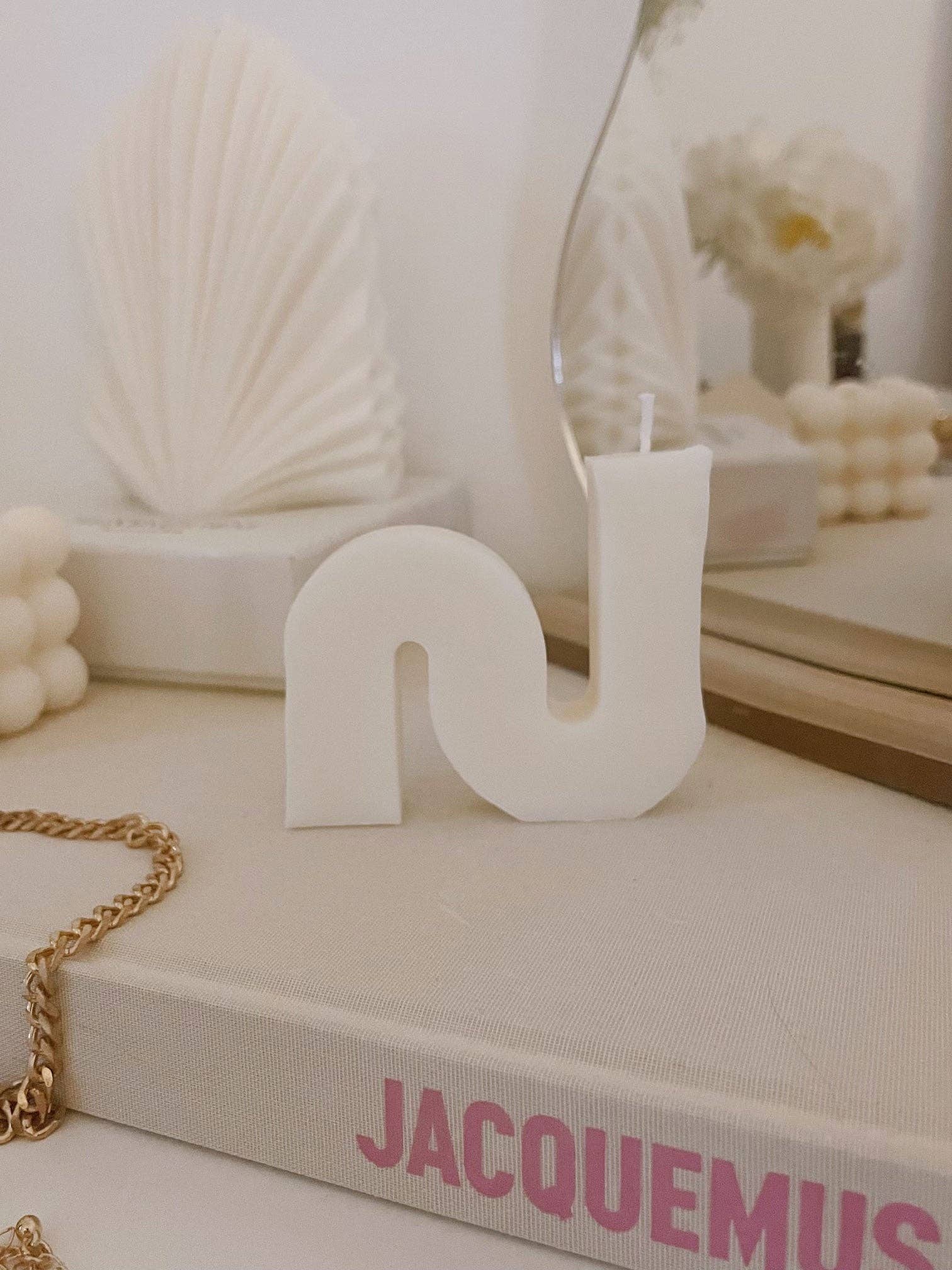 Hi Sunday Collective - Wholesale Novelty Candle - Chelsea S-Shaped Soy Wax Novelty Candle2