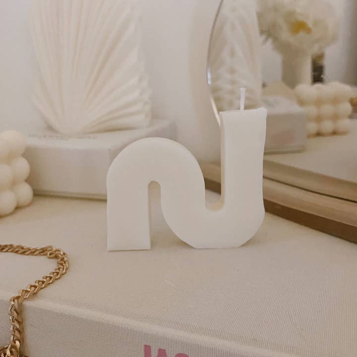 Hi Sunday Collective - Wholesale Novelty Candle - Chelsea S-Shaped Soy Wax Novelty Candle2