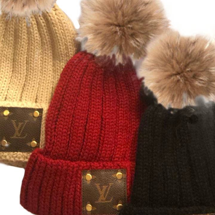 Embellish Your Life – Engroshandel Beanie - Dame – Up-Cycled LV Aftagelig Pom Beanie3