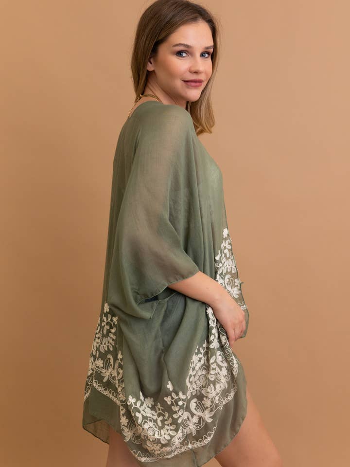 Leto Accessories - Vente Kimono – femme - Kimono brodé floral style bohème chic avec détails en points et pompons 🌼13